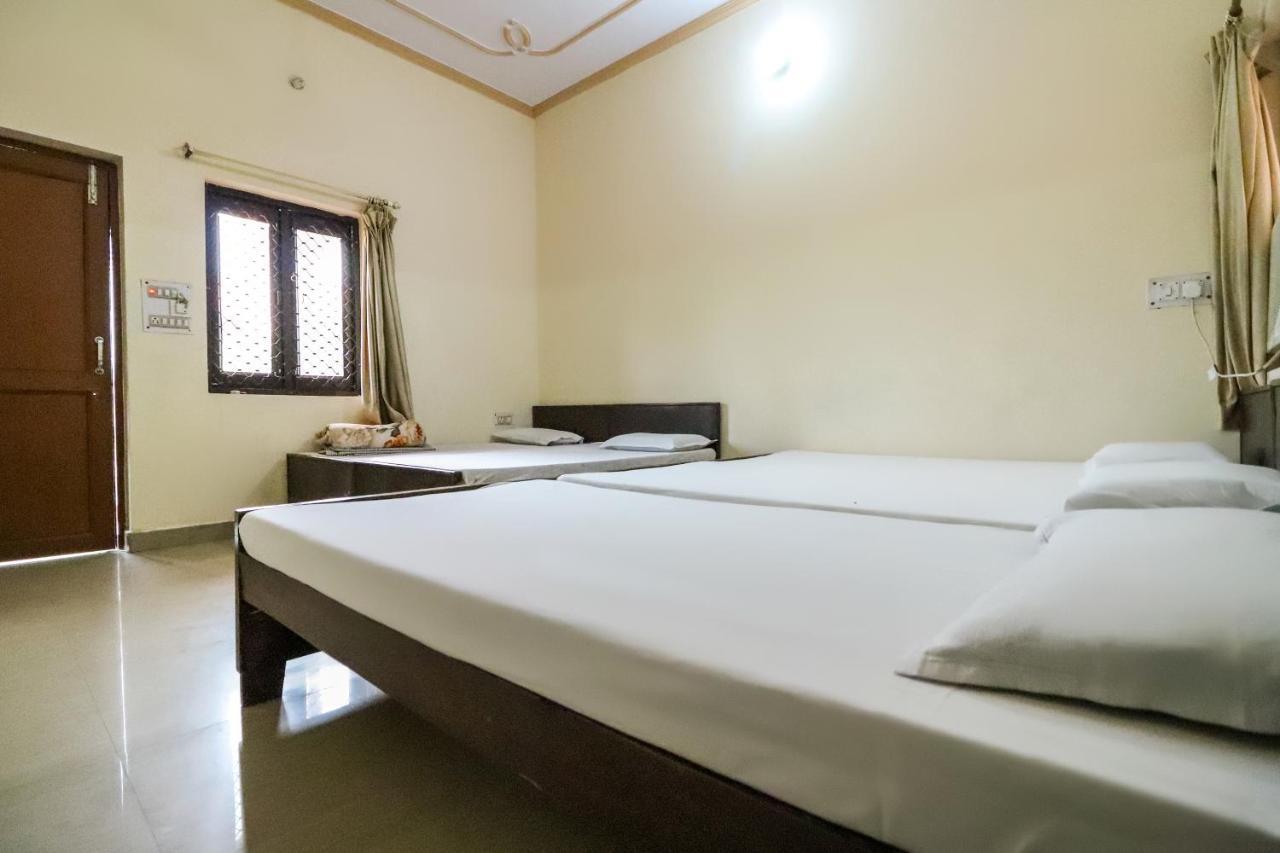 Spot On 60838 Shri Giriraj Dham Hotel Govardhan Kültér fotó