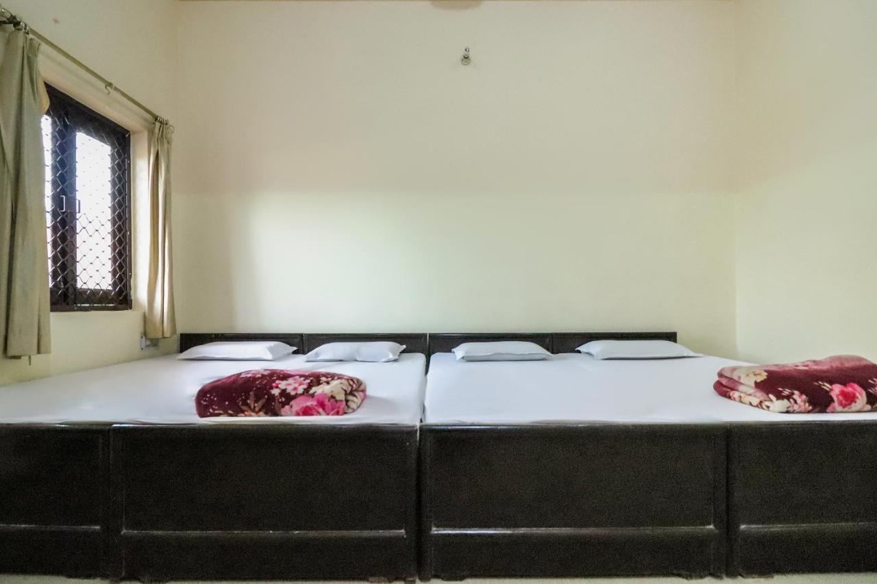 Spot On 60838 Shri Giriraj Dham Hotel Govardhan Kültér fotó