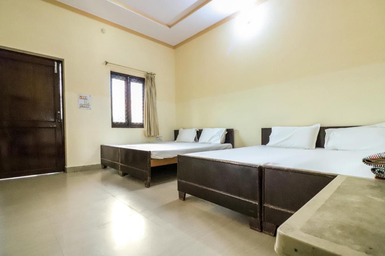 Spot On 60838 Shri Giriraj Dham Hotel Govardhan Kültér fotó