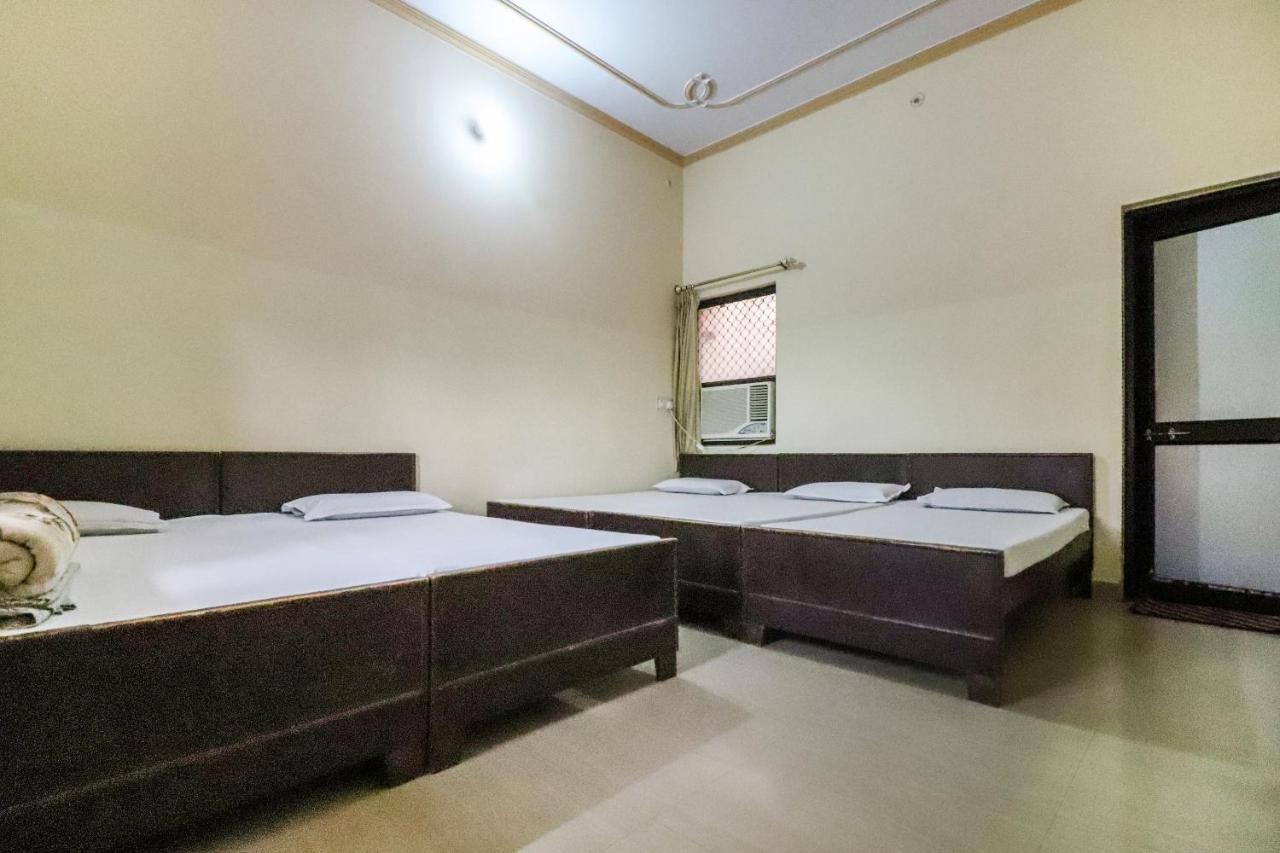 Spot On 60838 Shri Giriraj Dham Hotel Govardhan Kültér fotó