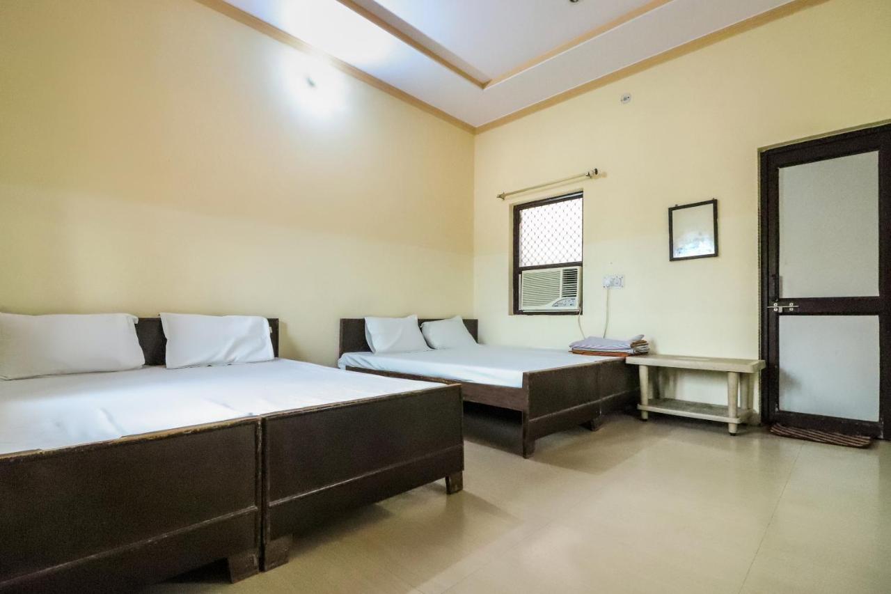 Spot On 60838 Shri Giriraj Dham Hotel Govardhan Kültér fotó