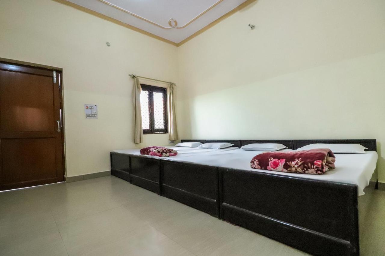 Spot On 60838 Shri Giriraj Dham Hotel Govardhan Kültér fotó