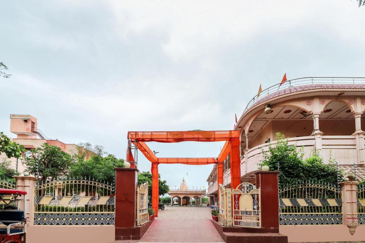 Spot On 60838 Shri Giriraj Dham Hotel Govardhan Kültér fotó