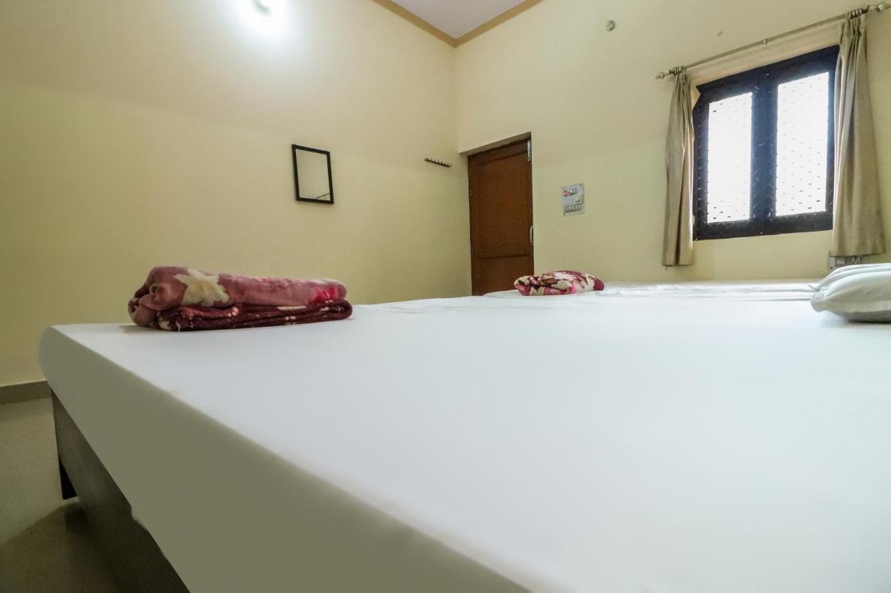 Spot On 60838 Shri Giriraj Dham Hotel Govardhan Kültér fotó