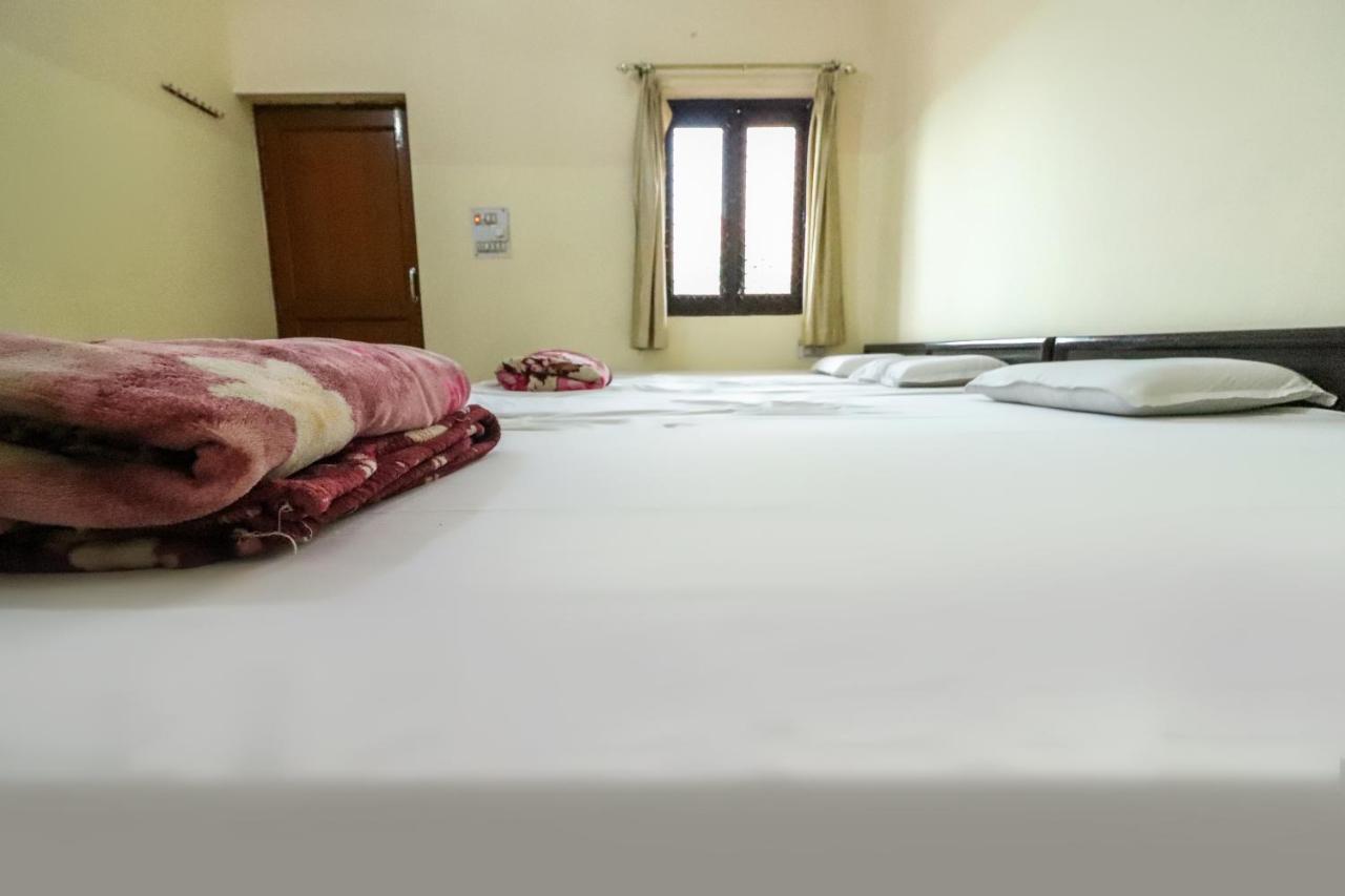 Spot On 60838 Shri Giriraj Dham Hotel Govardhan Kültér fotó